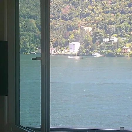 With View コモ